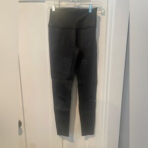 ALO Yoga Motto Faux crinkle Leather Charcoal/Black Leggings. Size M.
